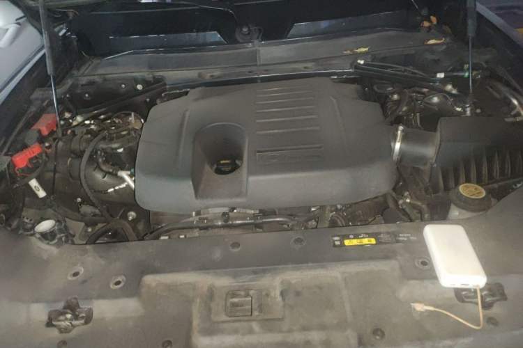Used Land Rover Defender 2022 110 P400 X-DYNAMIC HSE Engine Bay