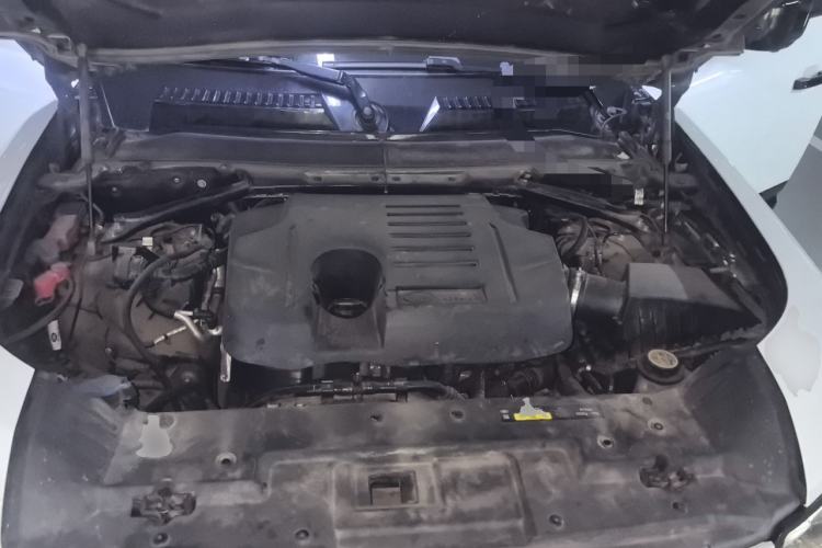 Used Land Rover Defender 2022 110 P400 X-DYNAMIC HSE Engine Bay