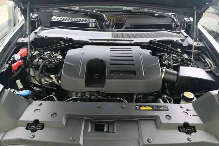 Used Land Rover Defender 2022 110 P400 X-DYNAMIC HSE Engine Bay