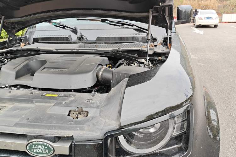Used Land Rover Defender 2022 110 P400 X-DYNAMIC HSE Engine Bay Left