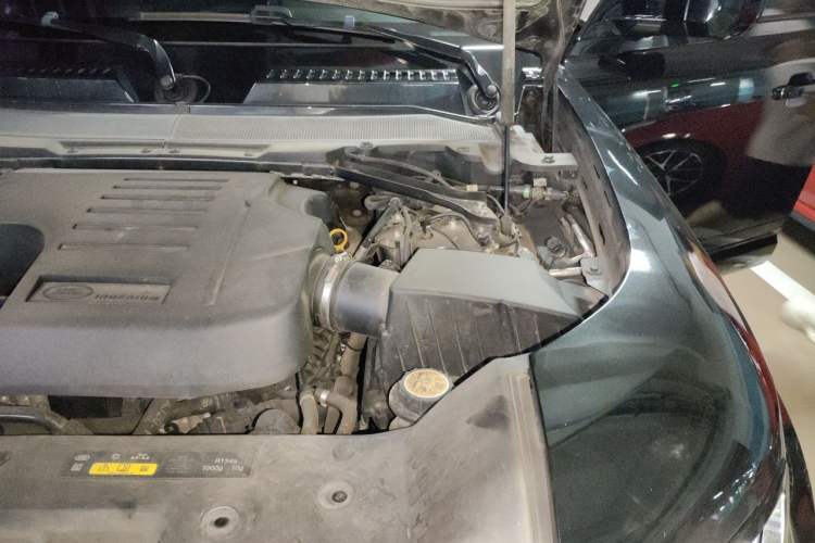 Used Land Rover Defender 2022 110 P400 X-DYNAMIC HSE Engine Bay Left