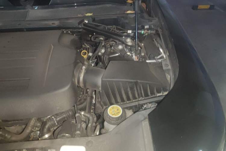 Used Land Rover Defender 2022 110 P400 X-DYNAMIC HSE Engine Bay Left