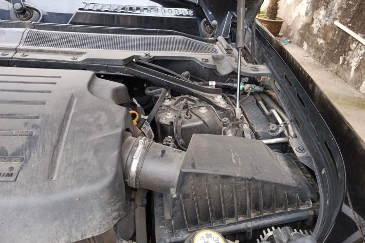Used Land Rover Defender 2022 110 P400 X-DYNAMIC HSE Engine Bay Left