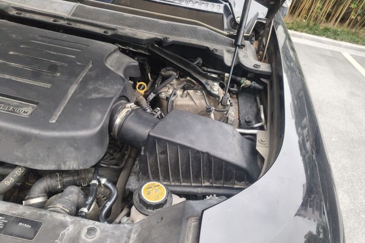 Used Land Rover Defender 2022 110 P400 X-DYNAMIC HSE Engine Bay Left