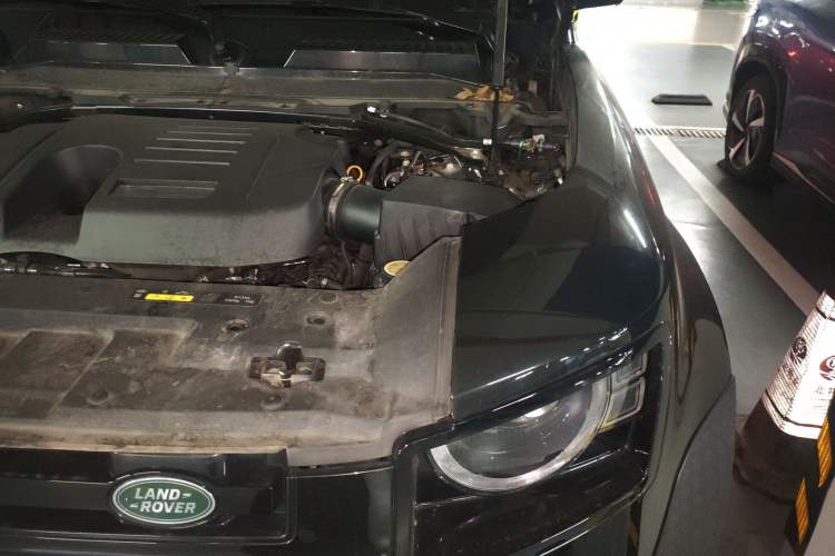 Used Land Rover Defender 2022 110 P400 Dark Edition Engine Bay Left