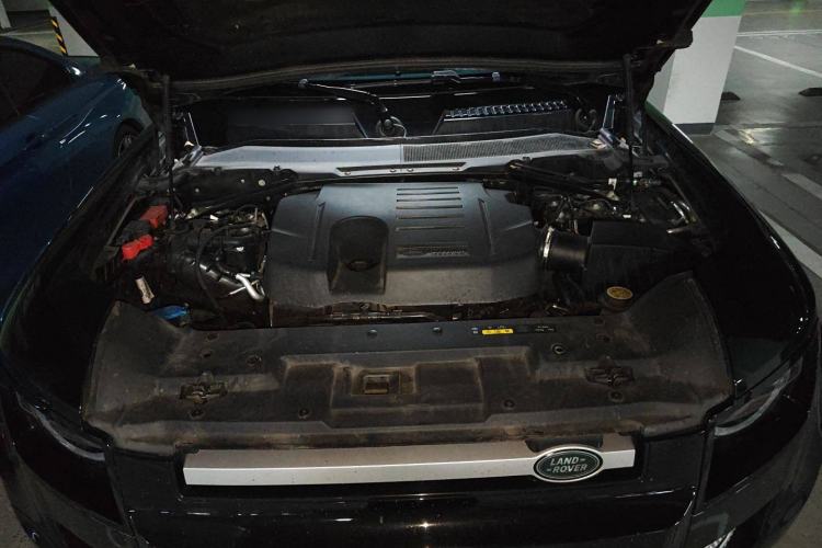 Used Land Rover Defender 2022 90 3.0T P400 XS Engine Bay