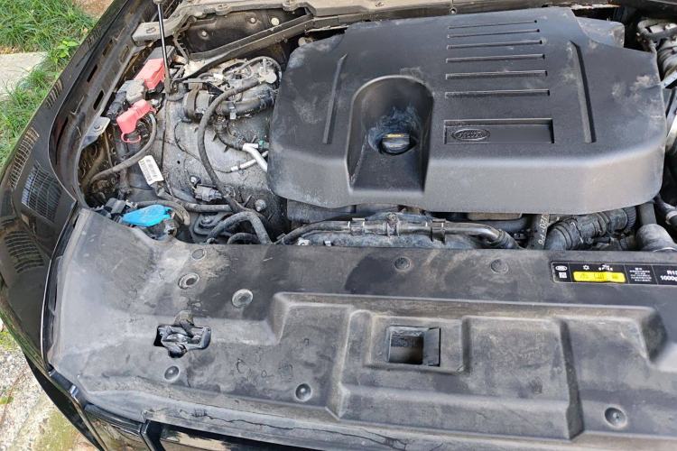 Used Land Rover Defender 2022 110 P400 Dark Edition Engine Bay Right