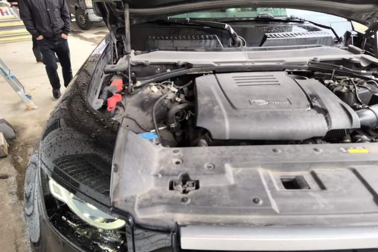 Used Land Rover Defender 2022 90 2.0T P300 Tiger-Power Ambition Edition Engine Bay Right