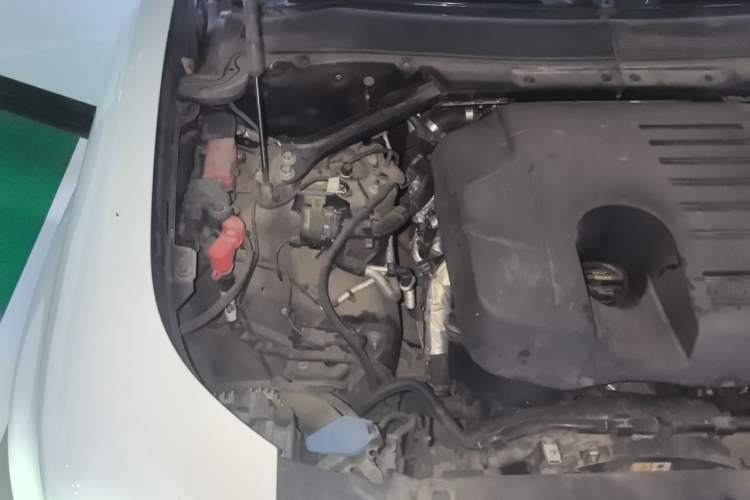 Used Land Rover Defender 2022 110 P400 X-DYNAMIC HSE Engine Bay Right