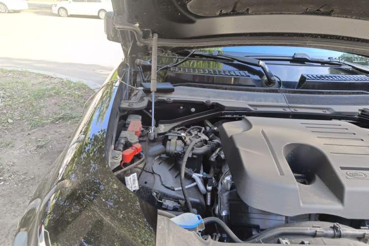 Used Land Rover Defender 2022 110 P400 X Engine Bay Right