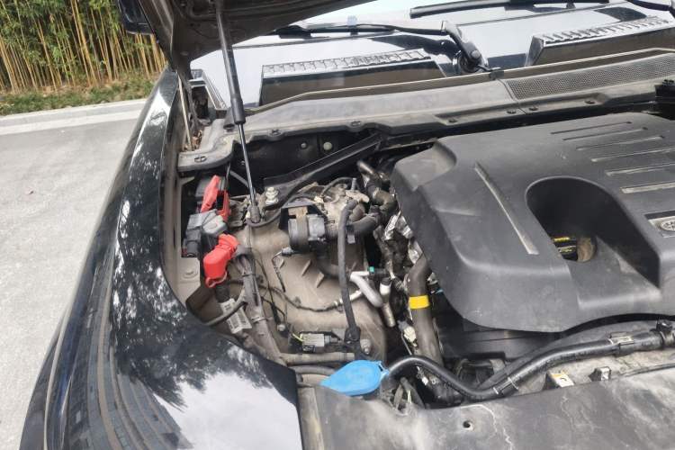 Used Land Rover Defender 2022 110 P400 X-DYNAMIC HSE Engine Bay Right