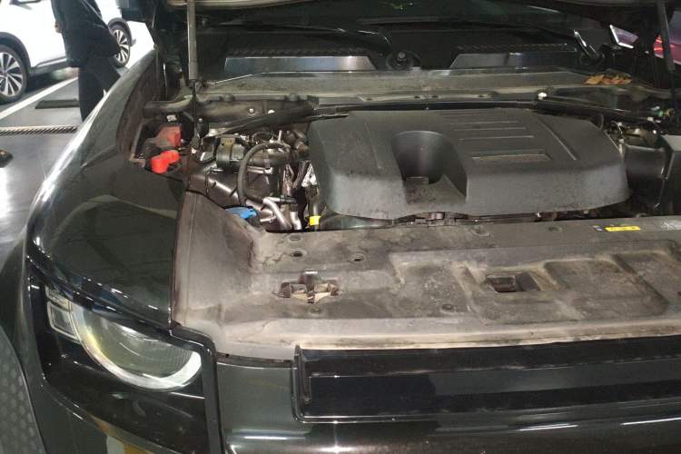 Used Land Rover Defender 2022 110 P400 Dark Edition Engine Bay Right