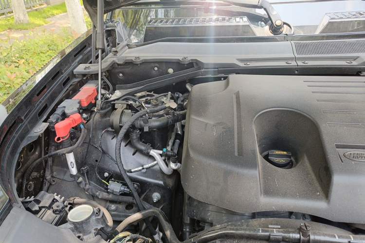 Used Land Rover Defender 2022 110 P400 X-DYNAMIC HSE Engine Bay Right