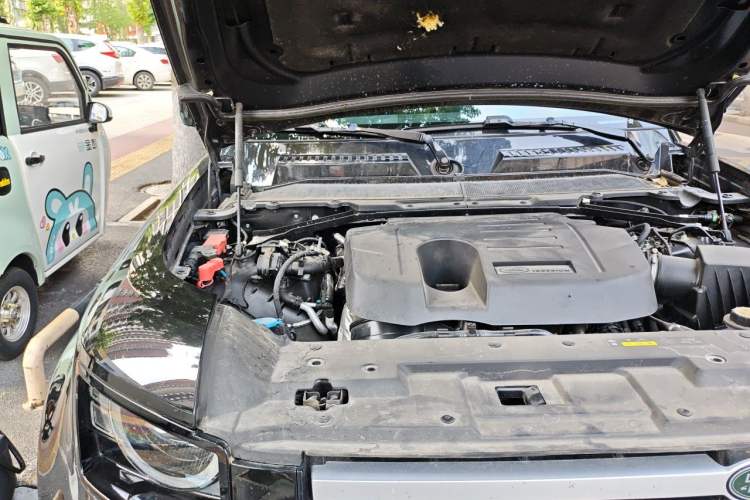 Used Land Rover Defender 2022 90 3.0T P400 XS Engine Bay Right