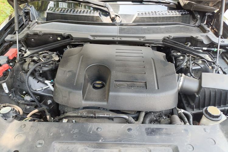 Used Land Rover Defender 2022 110 P400 X-DYNAMIC HSE Engine Bay