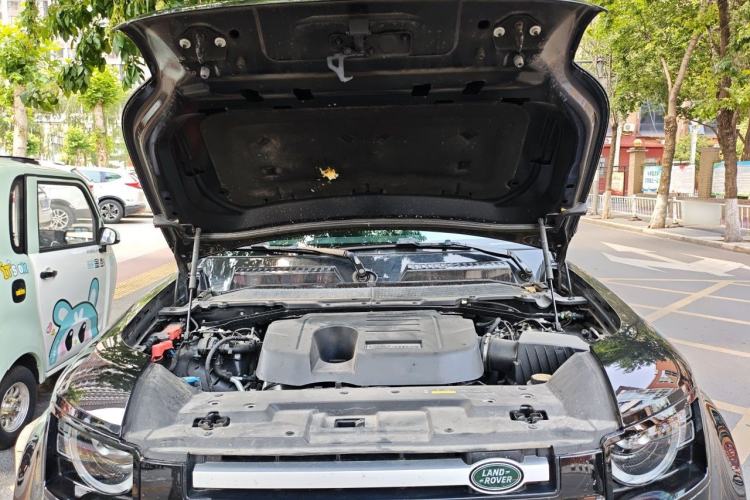 Used Land Rover Defender 2022 90 3.0T P400 XS Engine Bay