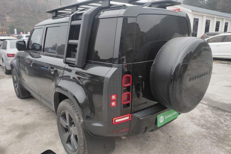Used Land Rover Defender 2022 110 P400 Dark Edition Exterior 2