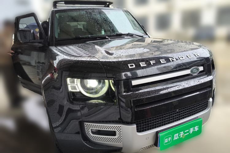 Used Land Rover Defender 2022 90 2.0T P300 Tiger-Power Ambition Edition Front Right 45 Deg