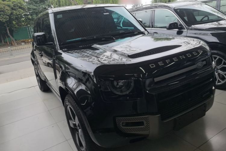 Used Land Rover Defender 2022 110 P400 X-DYNAMIC HSE Front Right 45 Deg