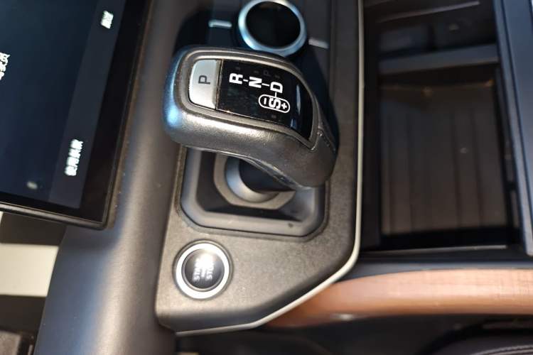 Used Land Rover Defender 2022 110 P400 Dark Edition Gear Lever