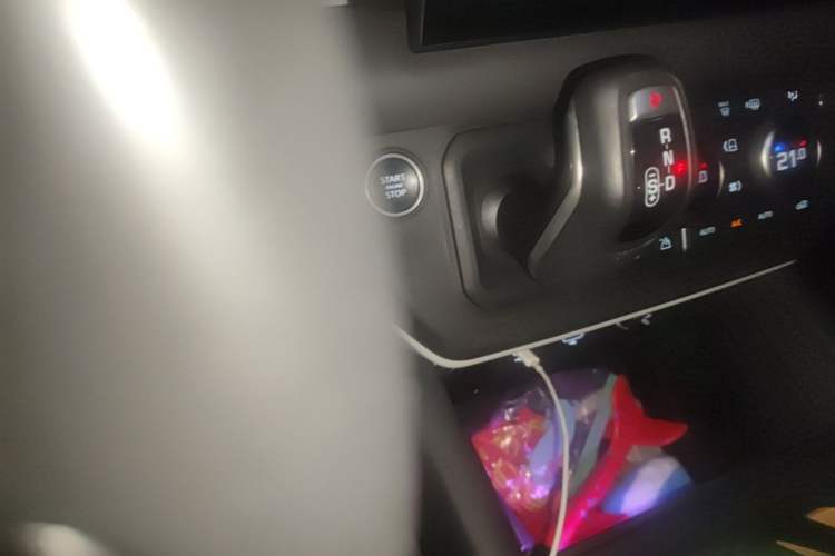 Used Land Rover Defender 2022 110 P400 X-DYNAMIC HSE Gear Lever