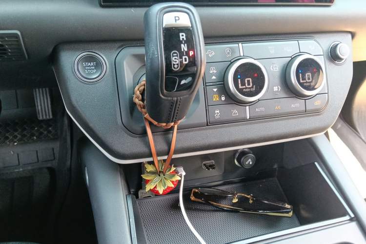 Used Land Rover Defender  Gear Lever