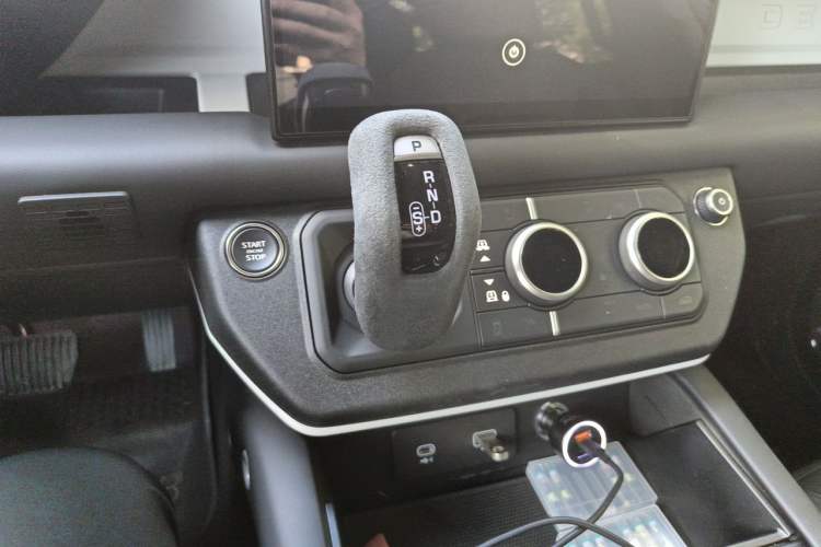 Used Land Rover Defender 2022 110 P400 X Gear Lever