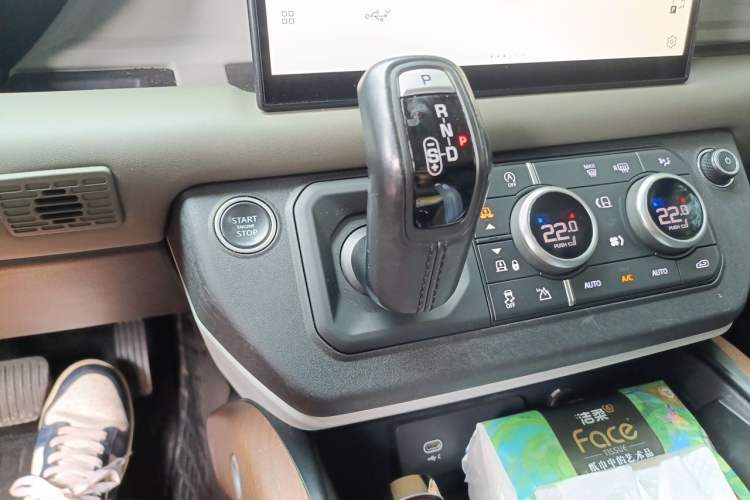 Used Land Rover Defender 2022 110 P400 X-DYNAMIC HSE Gear Lever