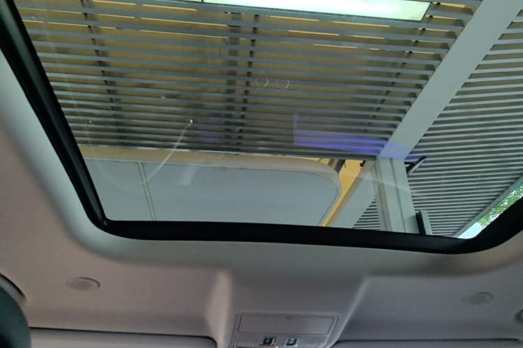 Used Land Rover Defender 2022 110 P400 X-DYNAMIC HSE Headliner