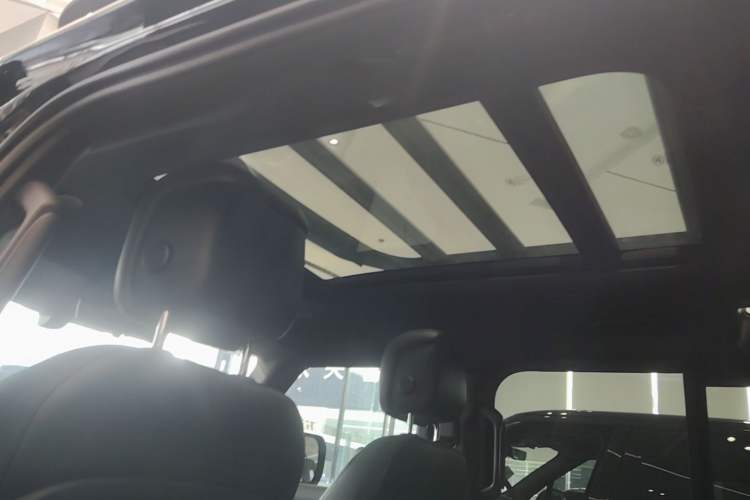 Used Land Rover Defender 2022 110 P400 X-DYNAMIC HSE Headliner