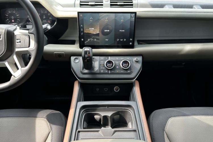 Used Land Rover Defender 2022 110 P400 X-DYNAMIC HSE Interior 1