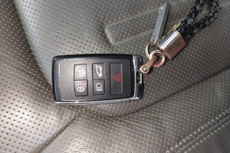 Used Land Rover Defender 2022 110 P400 Dark Edition Interior 1