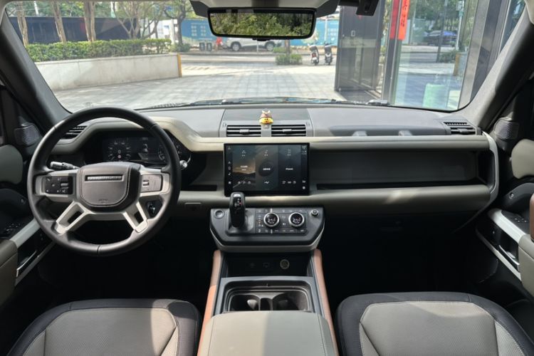 Used Land Rover Defender 2022 110 P400 X-DYNAMIC HSE Interior 3