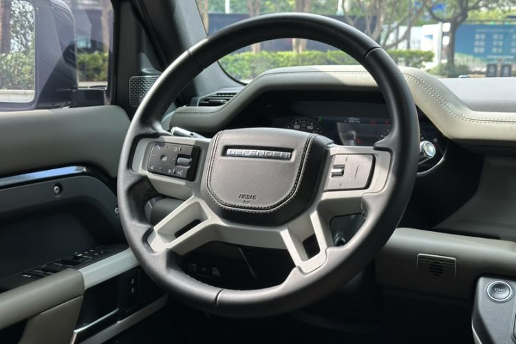 Used Land Rover Defender 2022 110 P400 X-DYNAMIC HSE Interior 4