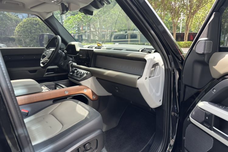 Used Land Rover Defender 2022 110 P400 X-DYNAMIC HSE Interior 5