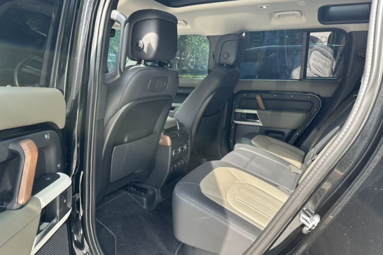 Used Land Rover Defender 2022 110 P400 X-DYNAMIC HSE Interior 6