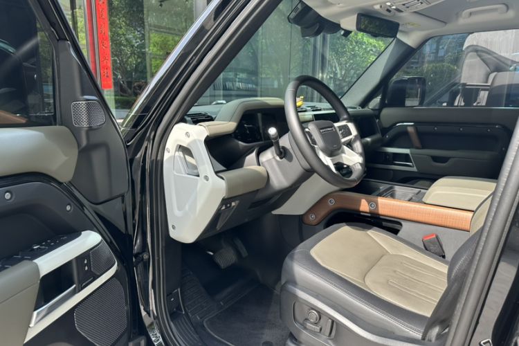Used Land Rover Defender 2022 110 P400 X-DYNAMIC HSE Interior 7