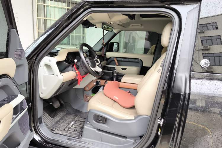Used Land Rover Defender 2022 90 2.0T P300 Tiger-Power Ambition Edition Left Front Seat