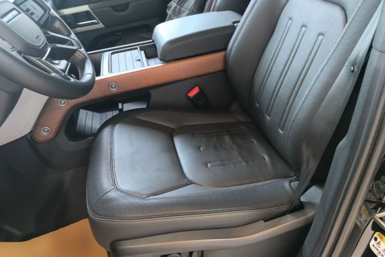 Used Land Rover Defender 2022 110 P400 X-DYNAMIC HSE Left Front Seat