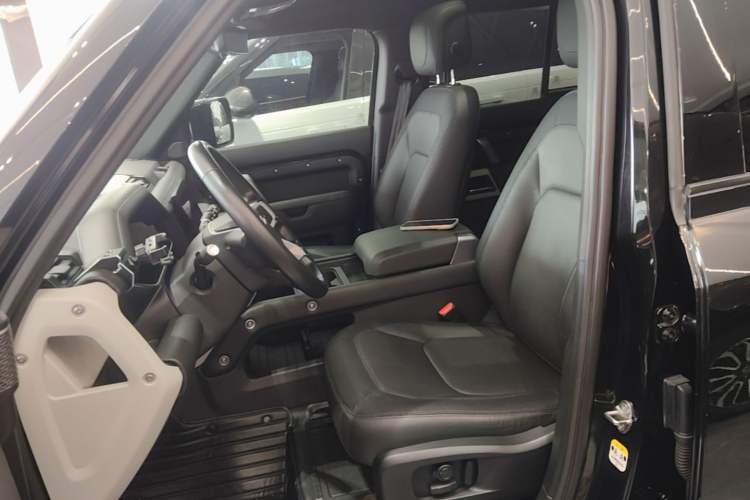 Used Land Rover Defender 2022 110 P400 X-DYNAMIC HSE Left Front Seat