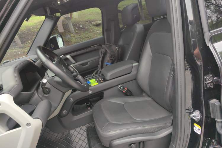 Used Land Rover Defender 2022 110 P400 X-DYNAMIC HSE Left Front Seat