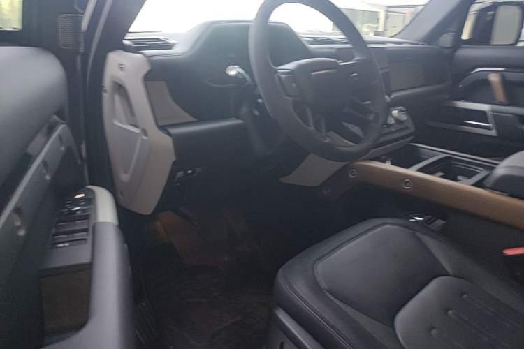Used Land Rover Defender 2022 110 P400 X-DYNAMIC HSE Left Front Seat