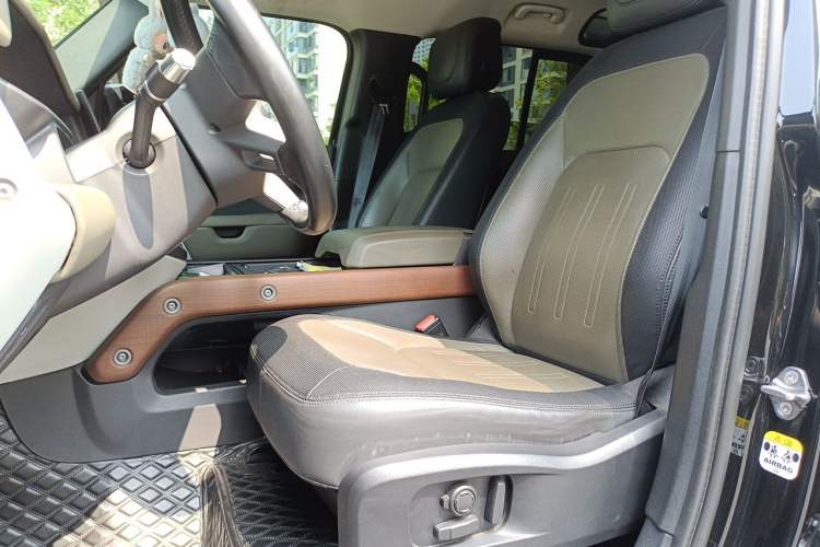 Used Land Rover Defender 2022 110 P400 X-DYNAMIC HSE Left Front Seat