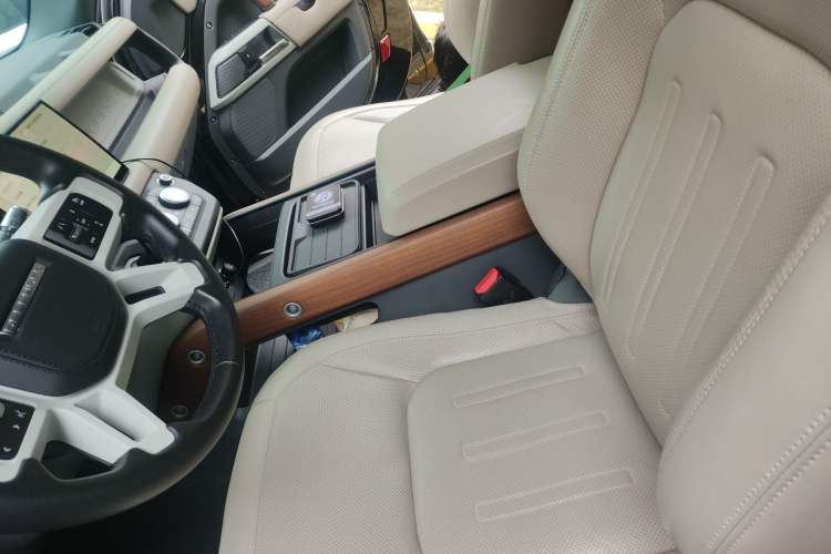 Used Land Rover Defender 2022 90 2.0T P300 Tiger-Power Ambition Edition Left Front Seat