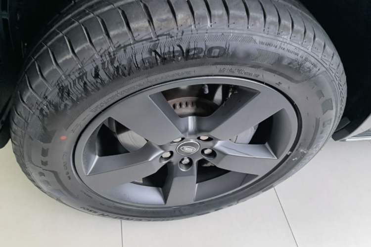 Used Land Rover Defender 2022 110 P400 X-DYNAMIC HSE Left Front Wheel Hub