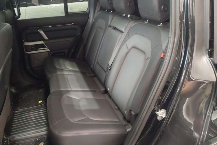 Used Land Rover Defender 2022 110 P400 X-DYNAMIC HSE Left Rear Seat