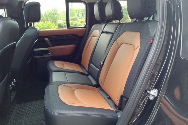 Used Land Rover Defender 2022 110 P400 X-DYNAMIC HSE Left Rear Seat