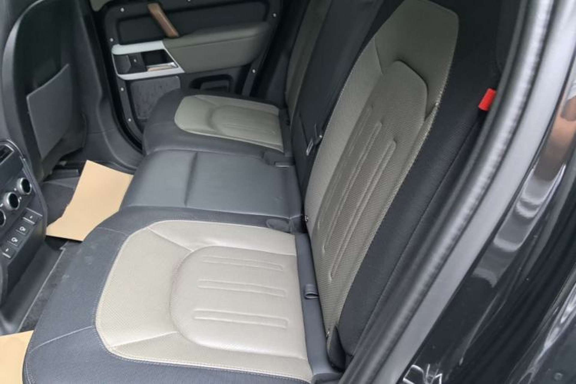 Used Land Rover Defender 2022 110 P400 X-DYNAMIC HSE Left Rear Seat