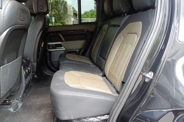 Used Land Rover Defender 2022 110 P400 X-DYNAMIC HSE Left Rear Seat