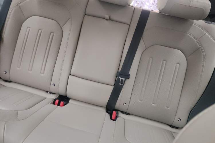 Used Land Rover Defender 2022 90 2.0T P300 Tiger-Power Ambition Edition Left Rear Seat